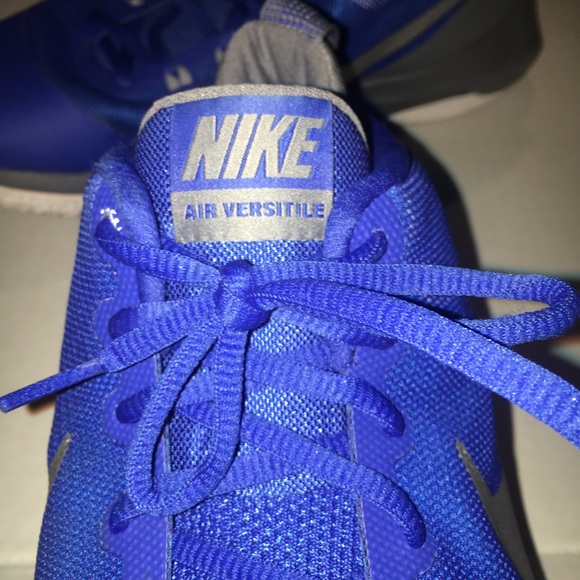 SOLD Nike Air Versatile. Men’s size:11 Basketball - Picture 8 of 8